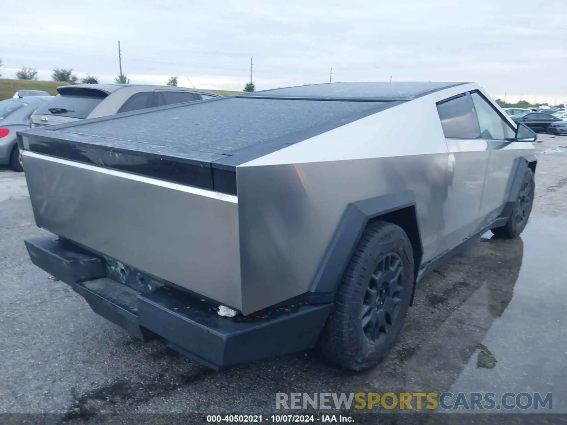 4 Photograph of a damaged car 7G2CEHED2RA006142 TESLA CYBERTRUCK 2024