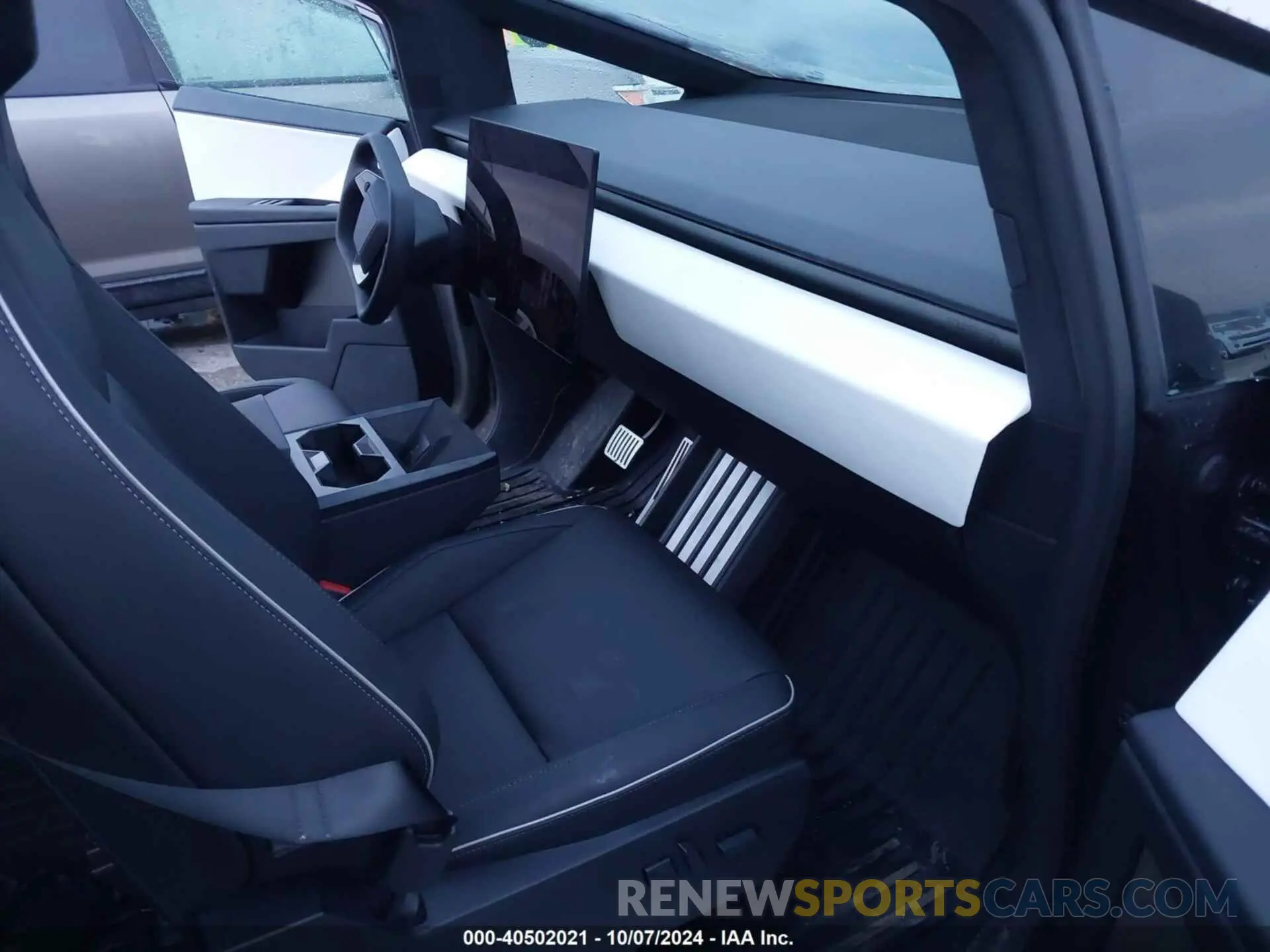 5 Photograph of a damaged car 7G2CEHED2RA006142 TESLA CYBERTRUCK 2024