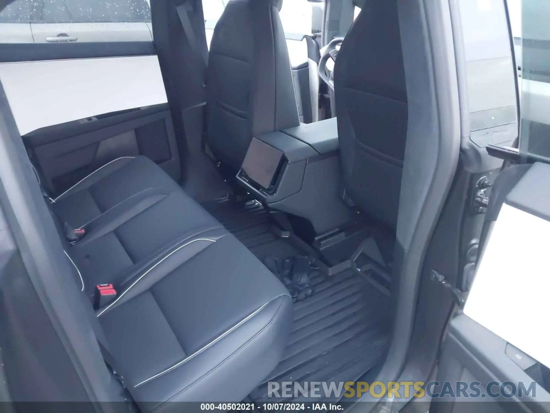 8 Photograph of a damaged car 7G2CEHED2RA006142 TESLA CYBERTRUCK 2024