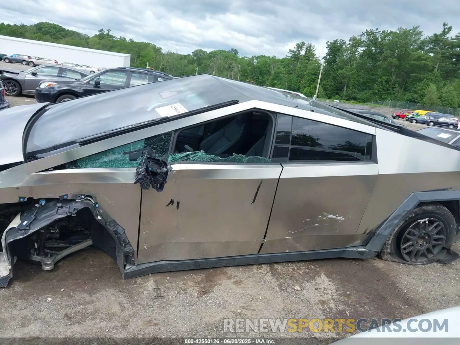 14 Photograph of a damaged car 7G2CEHED3RA046908 TESLA CYBERTRUCK 2024