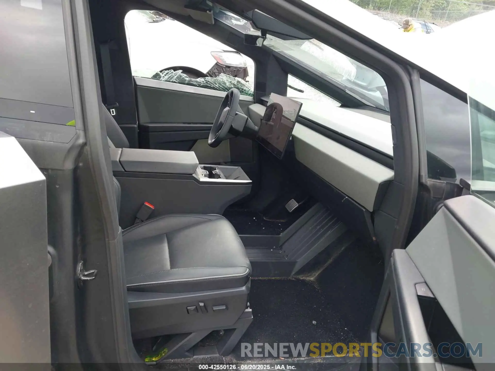 5 Photograph of a damaged car 7G2CEHED3RA046908 TESLA CYBERTRUCK 2024