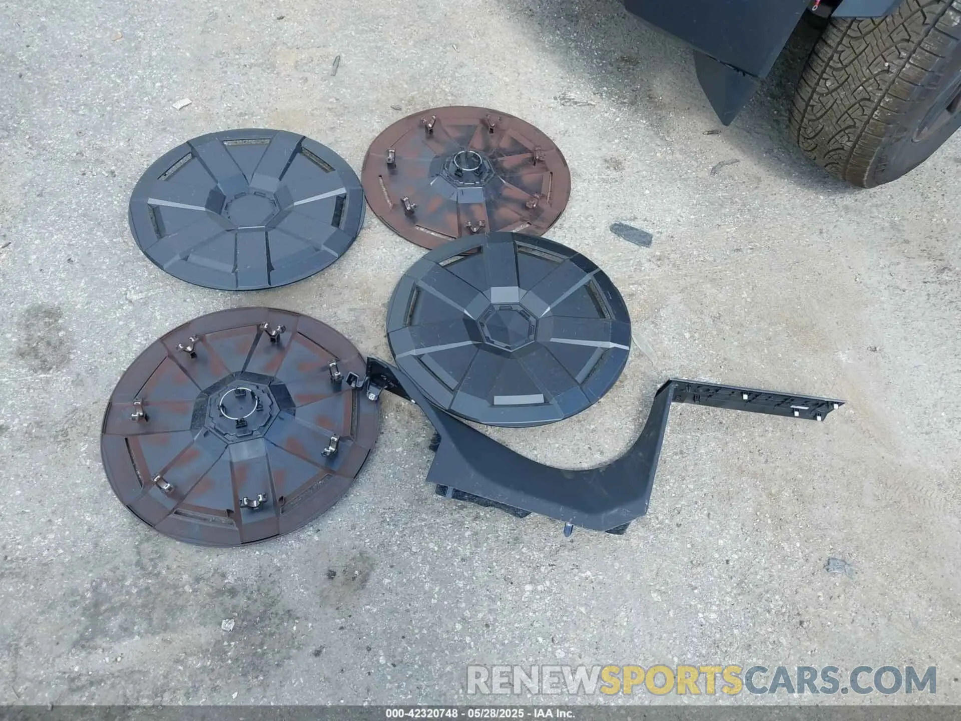 11 Photograph of a damaged car 7G2CEHED3RA050618 TESLA CYBERTRUCK 2024