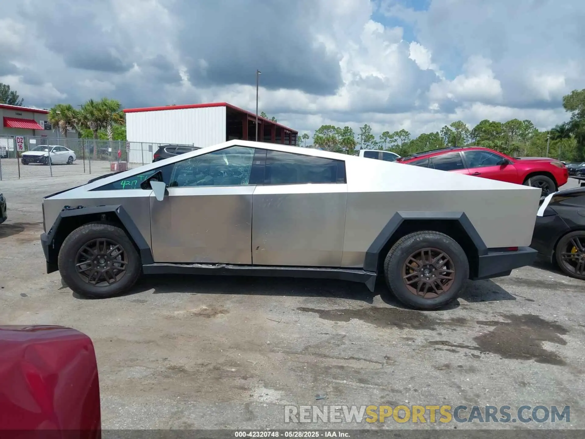 14 Photograph of a damaged car 7G2CEHED3RA050618 TESLA CYBERTRUCK 2024