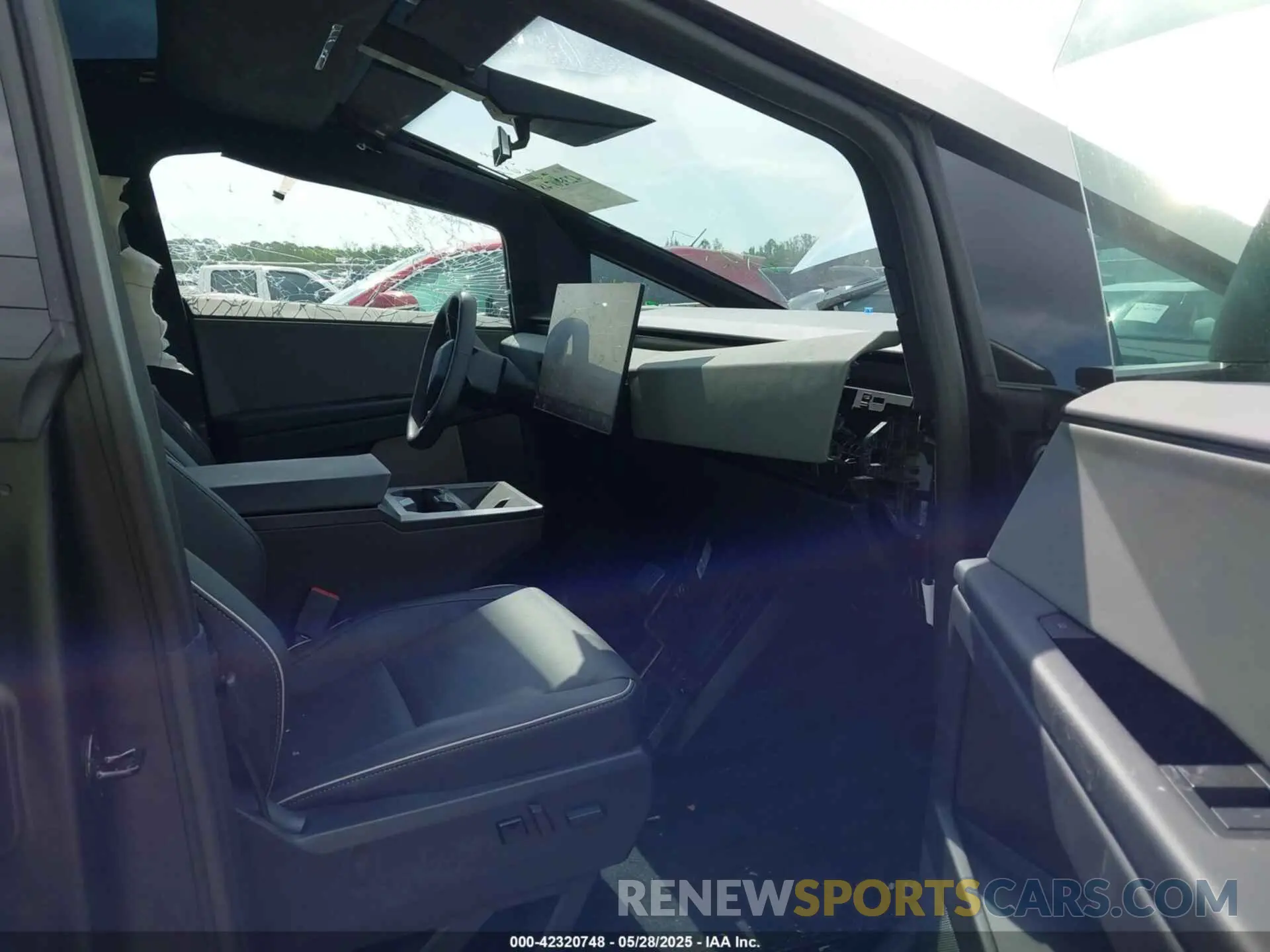 5 Photograph of a damaged car 7G2CEHED3RA050618 TESLA CYBERTRUCK 2024