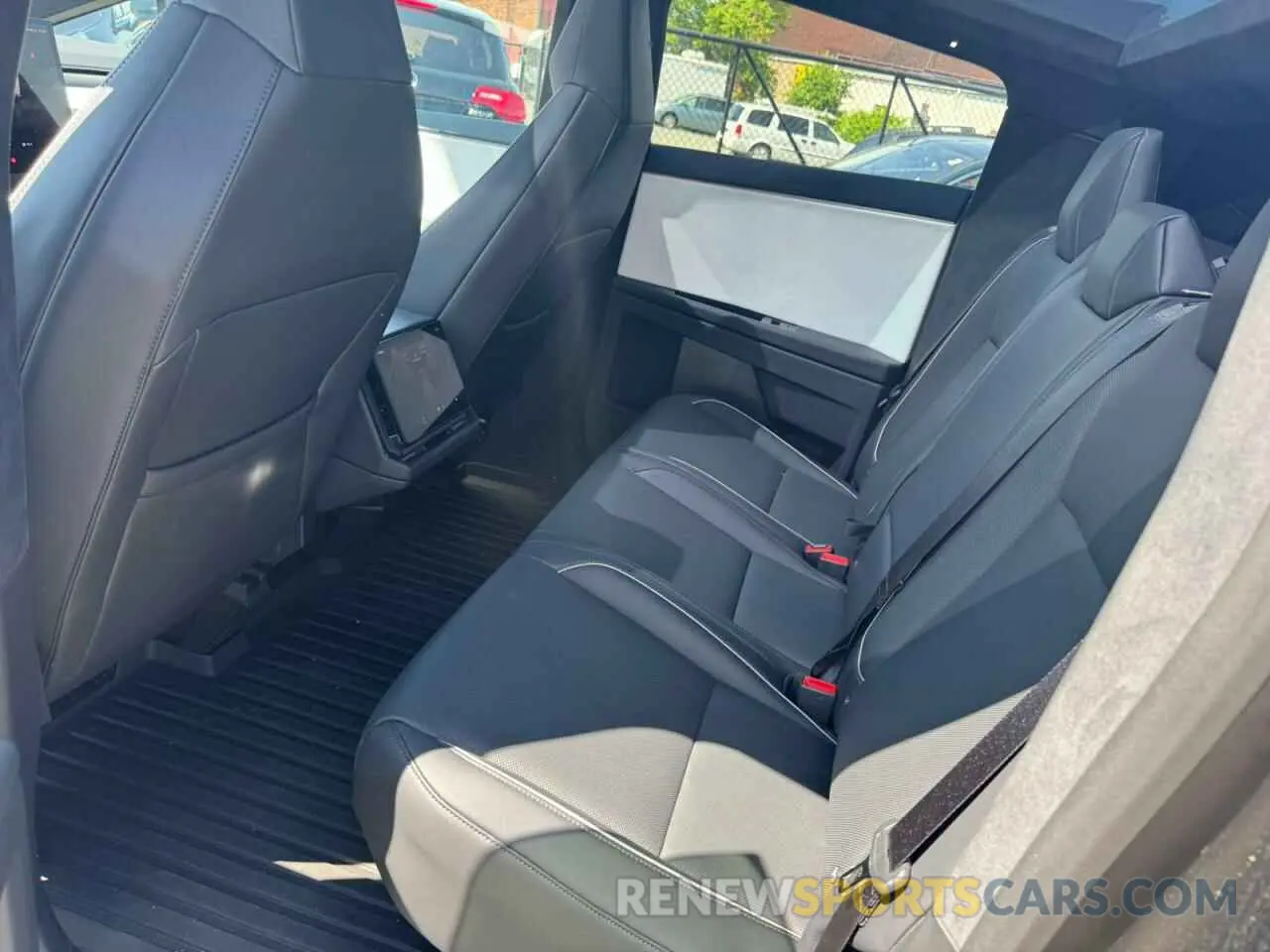 9 Photograph of a damaged car 7G2CEHED4RA007048 TESLA CYBERTRUCK 2024