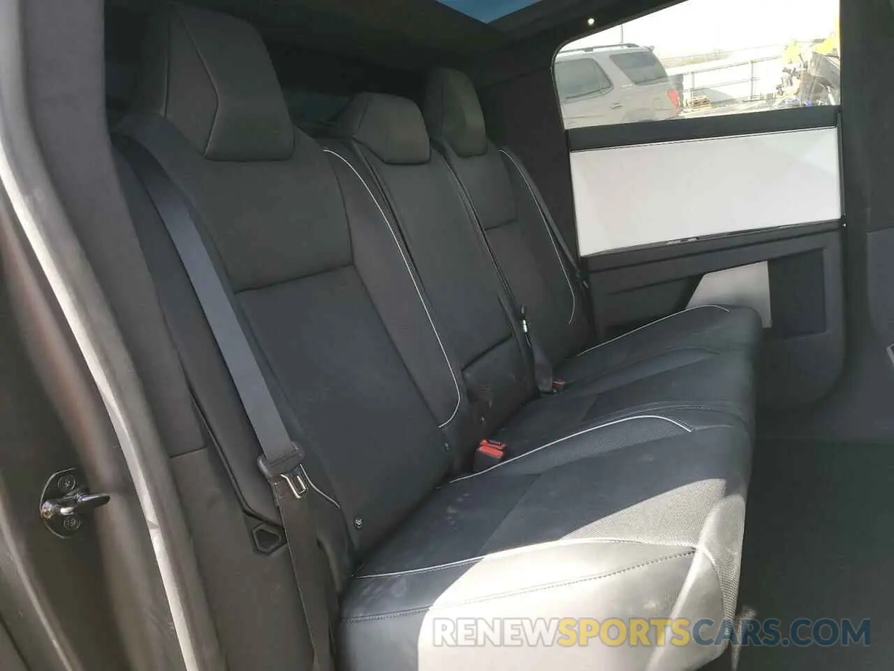 10 Photograph of a damaged car 7G2CEHED4RA011780 TESLA CYBERTRUCK 2024