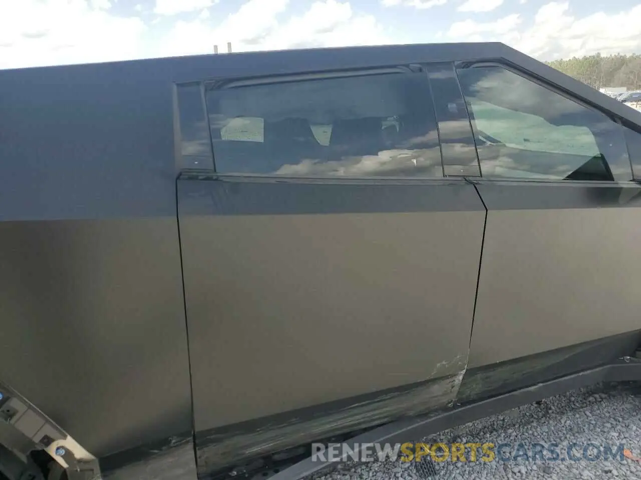 10 Photograph of a damaged car 7G2CEHED4RA015912 TESLA CYBERTRUCK 2024