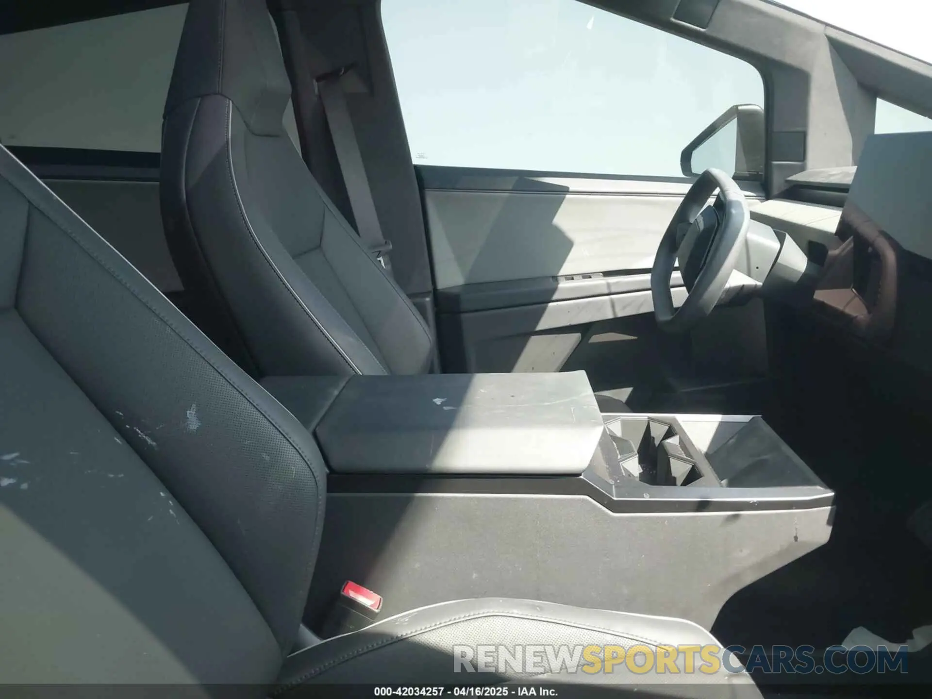 5 Photograph of a damaged car 7G2CEHED4RA024805 TESLA CYBERTRUCK 2024
