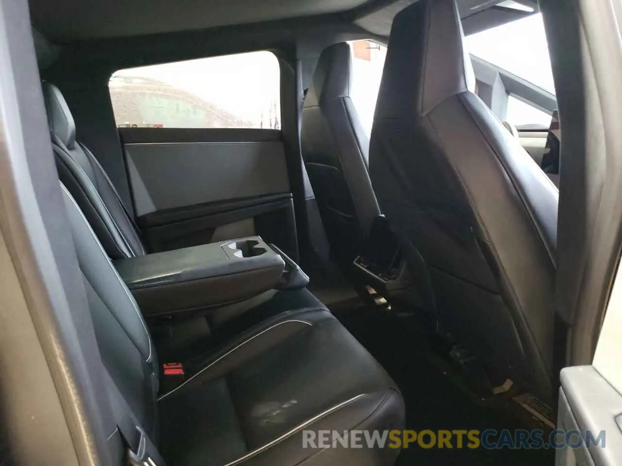 11 Photograph of a damaged car 7G2CEHED4RA039806 TESLA CYBERTRUCK 2024