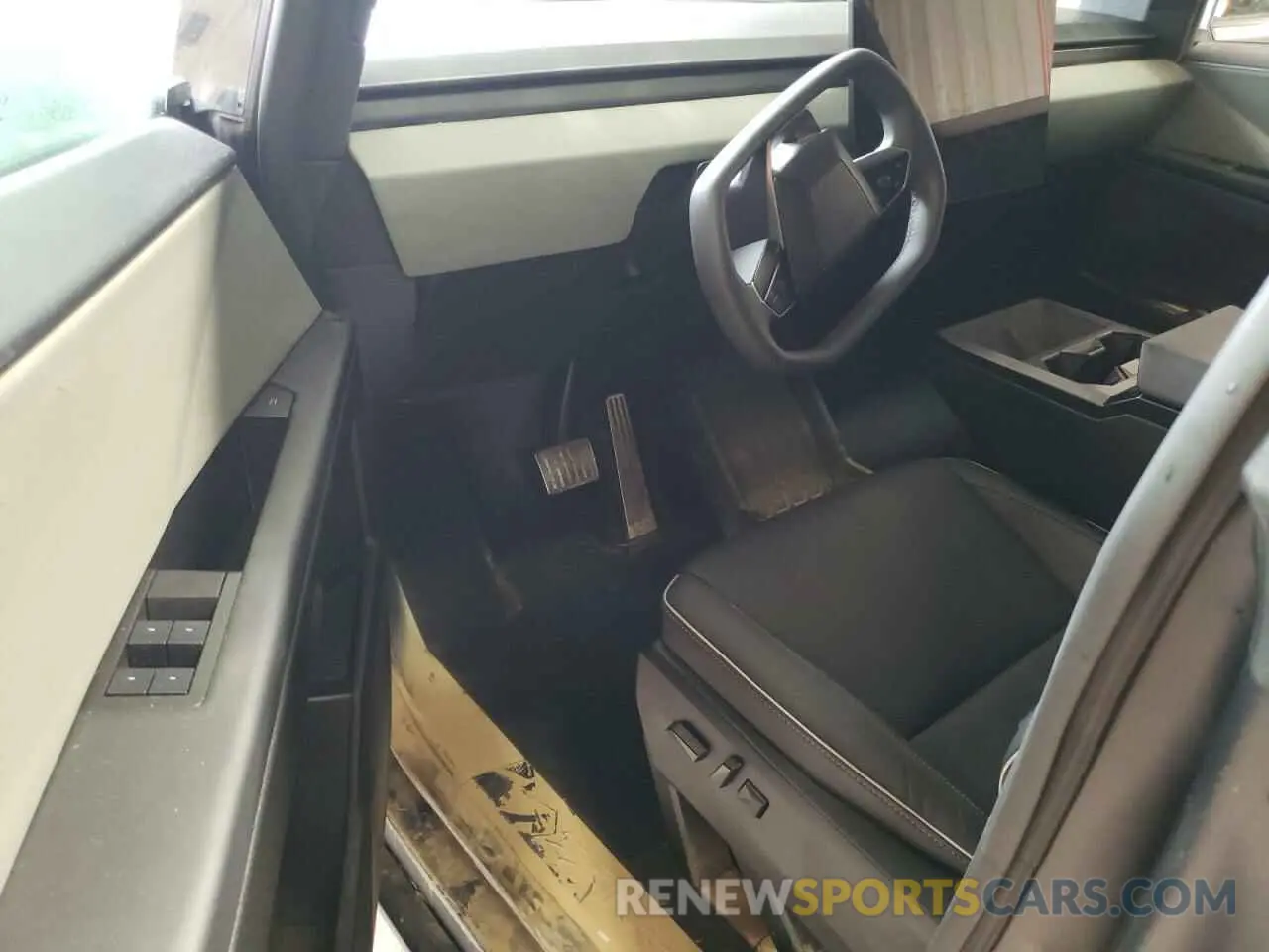 8 Photograph of a damaged car 7G2CEHED4RA039806 TESLA CYBERTRUCK 2024