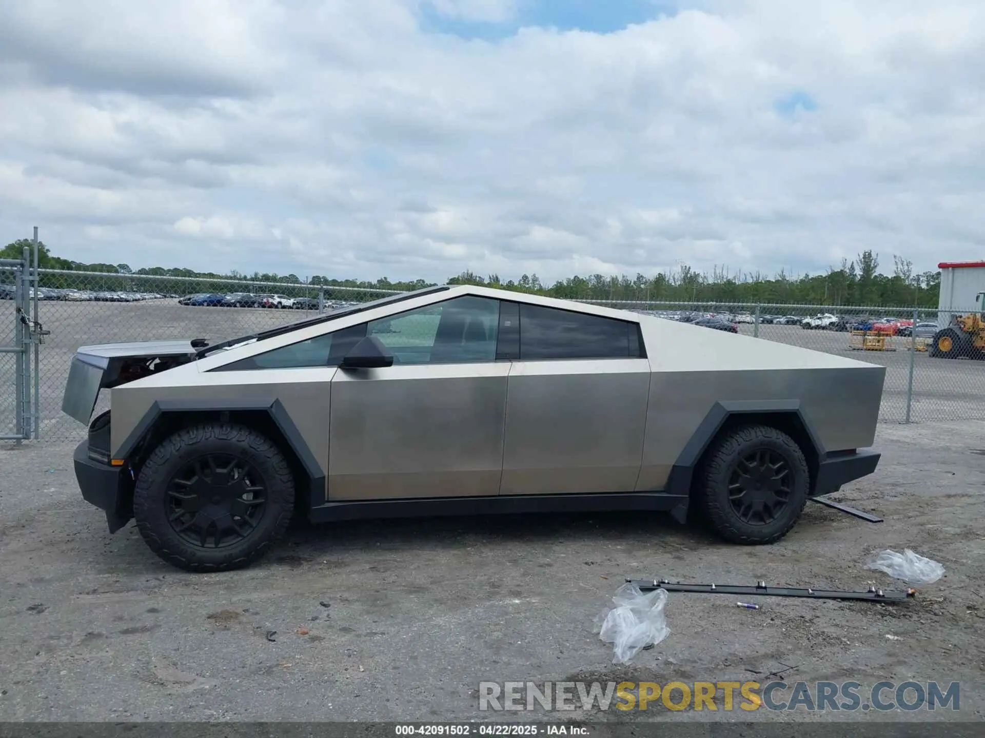 13 Photograph of a damaged car 7G2CEHED5RA001548 TESLA CYBERTRUCK 2024