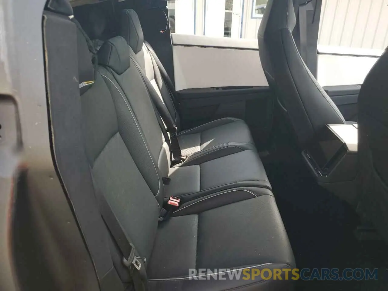 10 Photograph of a damaged car 7G2CEHED5RA004045 TESLA CYBERTRUCK 2024