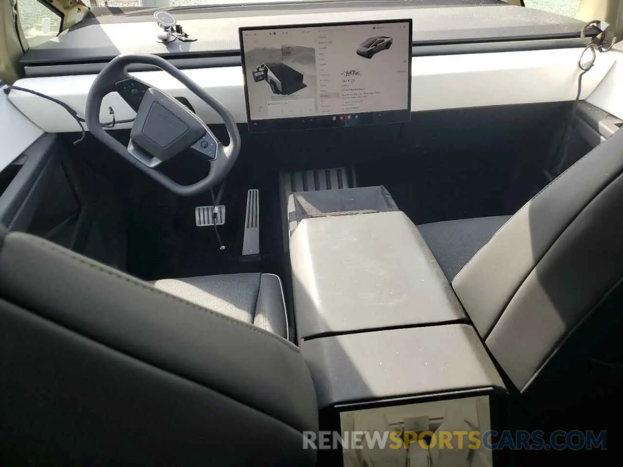 8 Photograph of a damaged car 7G2CEHED5RA004045 TESLA CYBERTRUCK 2024