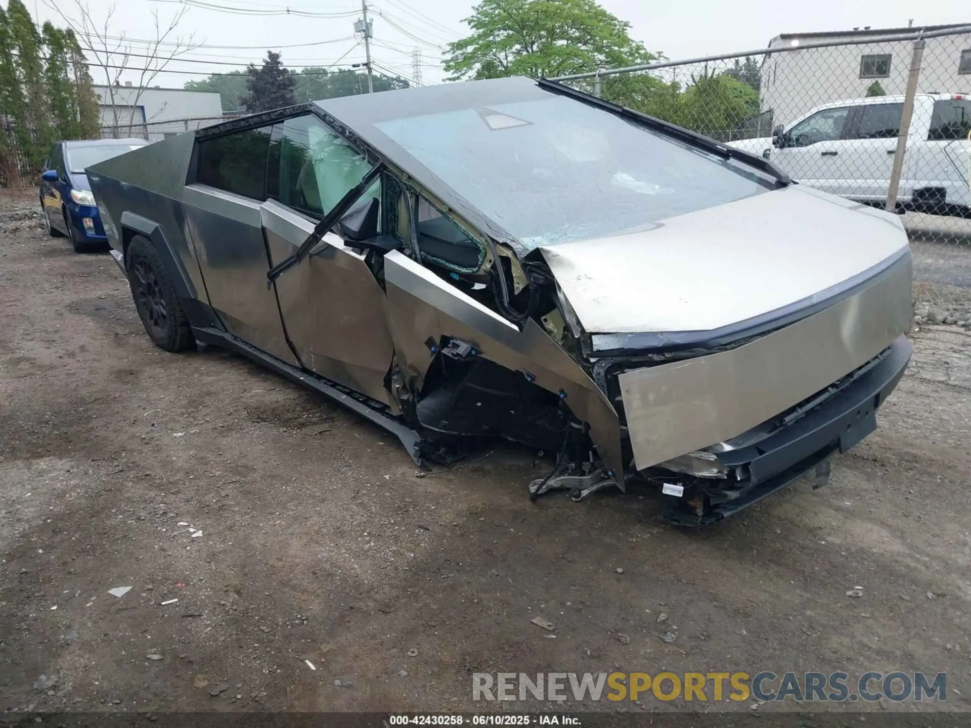 1 Photograph of a damaged car 7G2CEHED5RA015076 TESLA CYBERTRUCK 2024