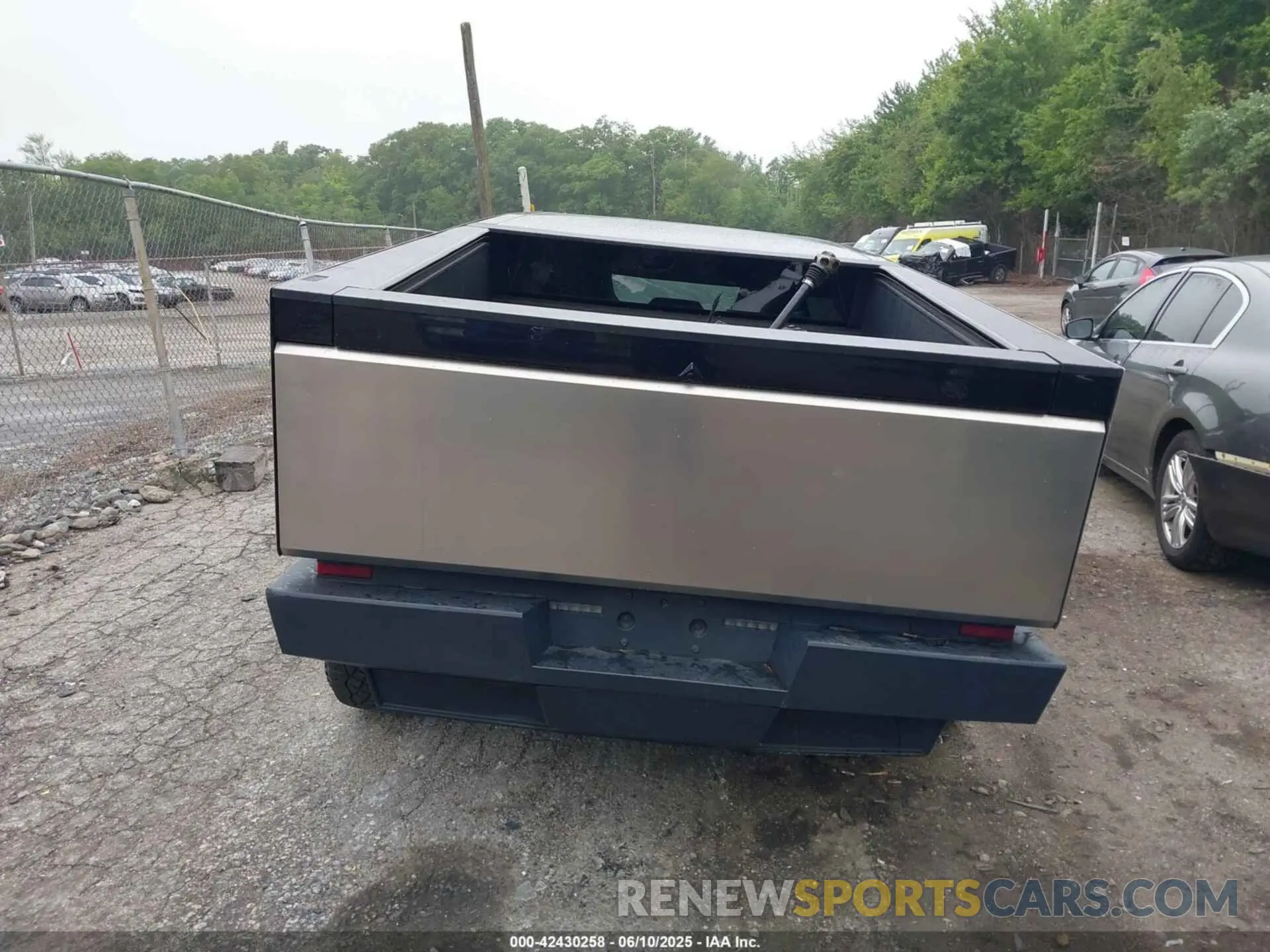 15 Photograph of a damaged car 7G2CEHED5RA015076 TESLA CYBERTRUCK 2024