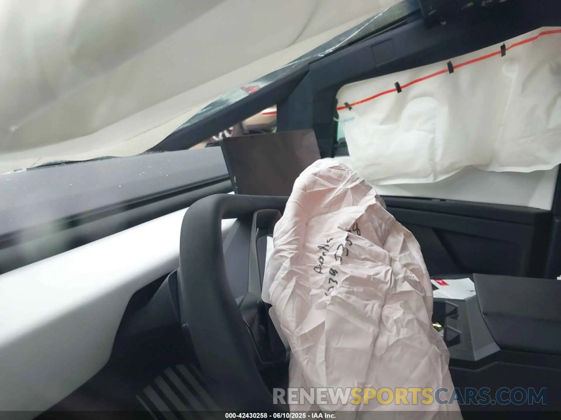17 Photograph of a damaged car 7G2CEHED5RA015076 TESLA CYBERTRUCK 2024