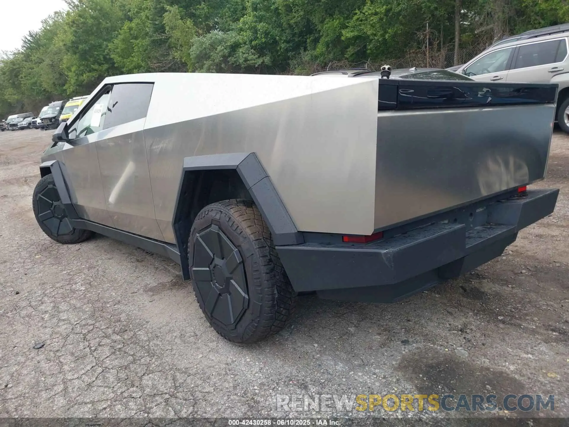 3 Photograph of a damaged car 7G2CEHED5RA015076 TESLA CYBERTRUCK 2024