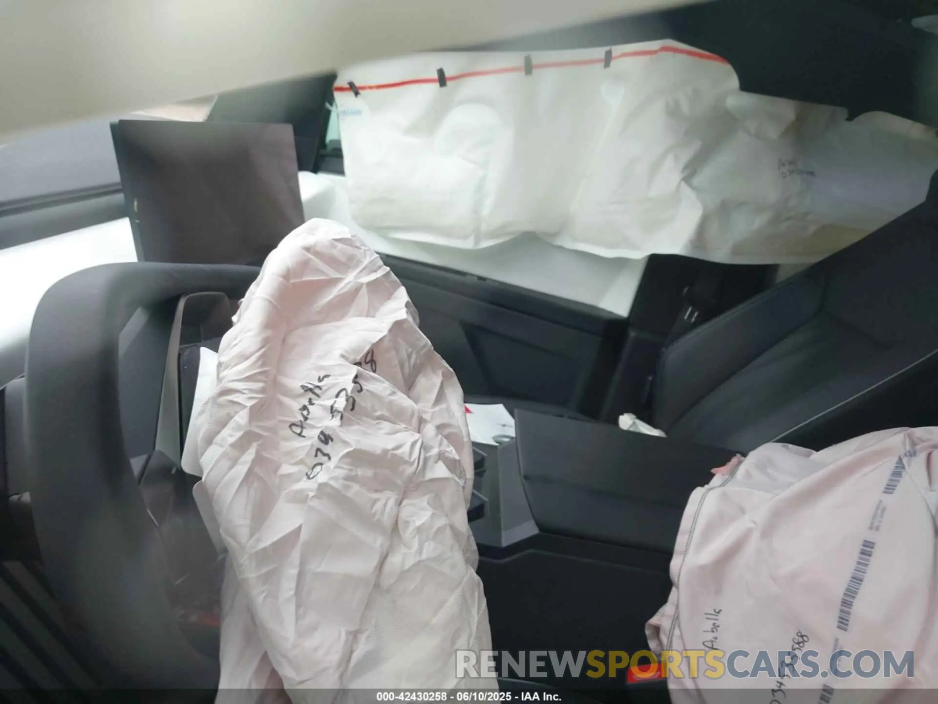 7 Photograph of a damaged car 7G2CEHED5RA015076 TESLA CYBERTRUCK 2024