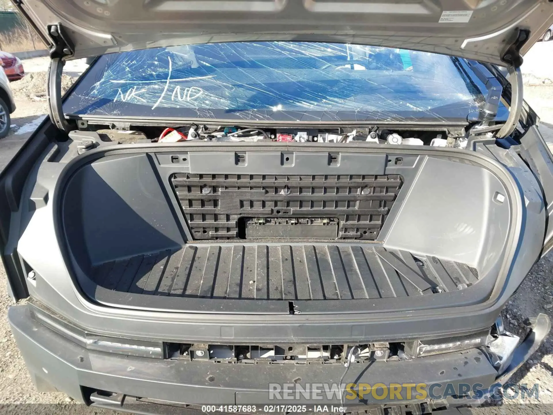 10 Photograph of a damaged car 7G2CEHED5RA015790 TESLA CYBERTRUCK 2024