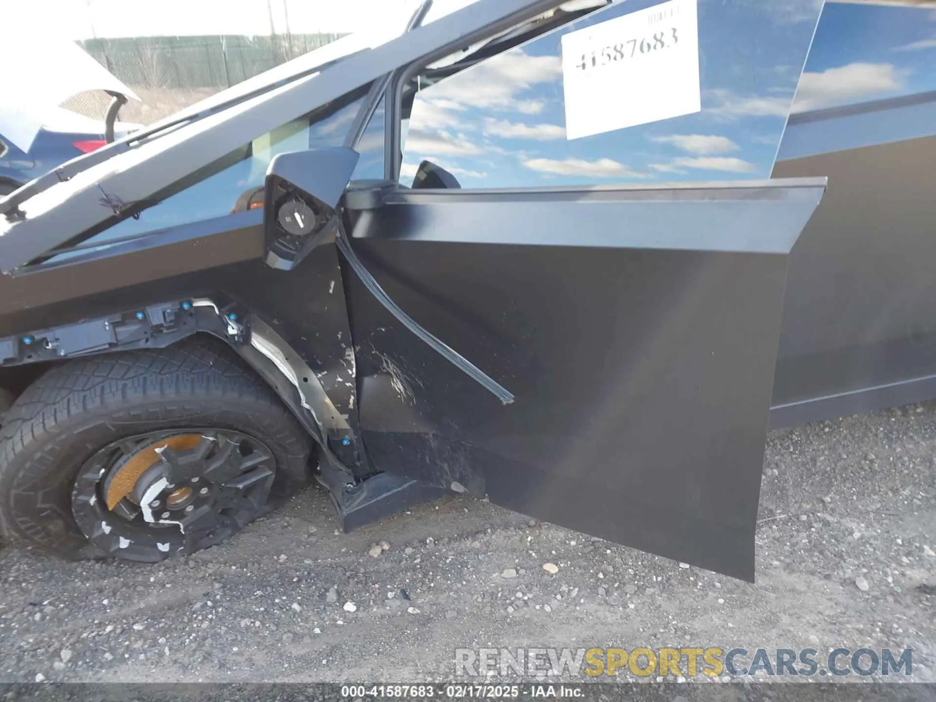 18 Photograph of a damaged car 7G2CEHED5RA015790 TESLA CYBERTRUCK 2024