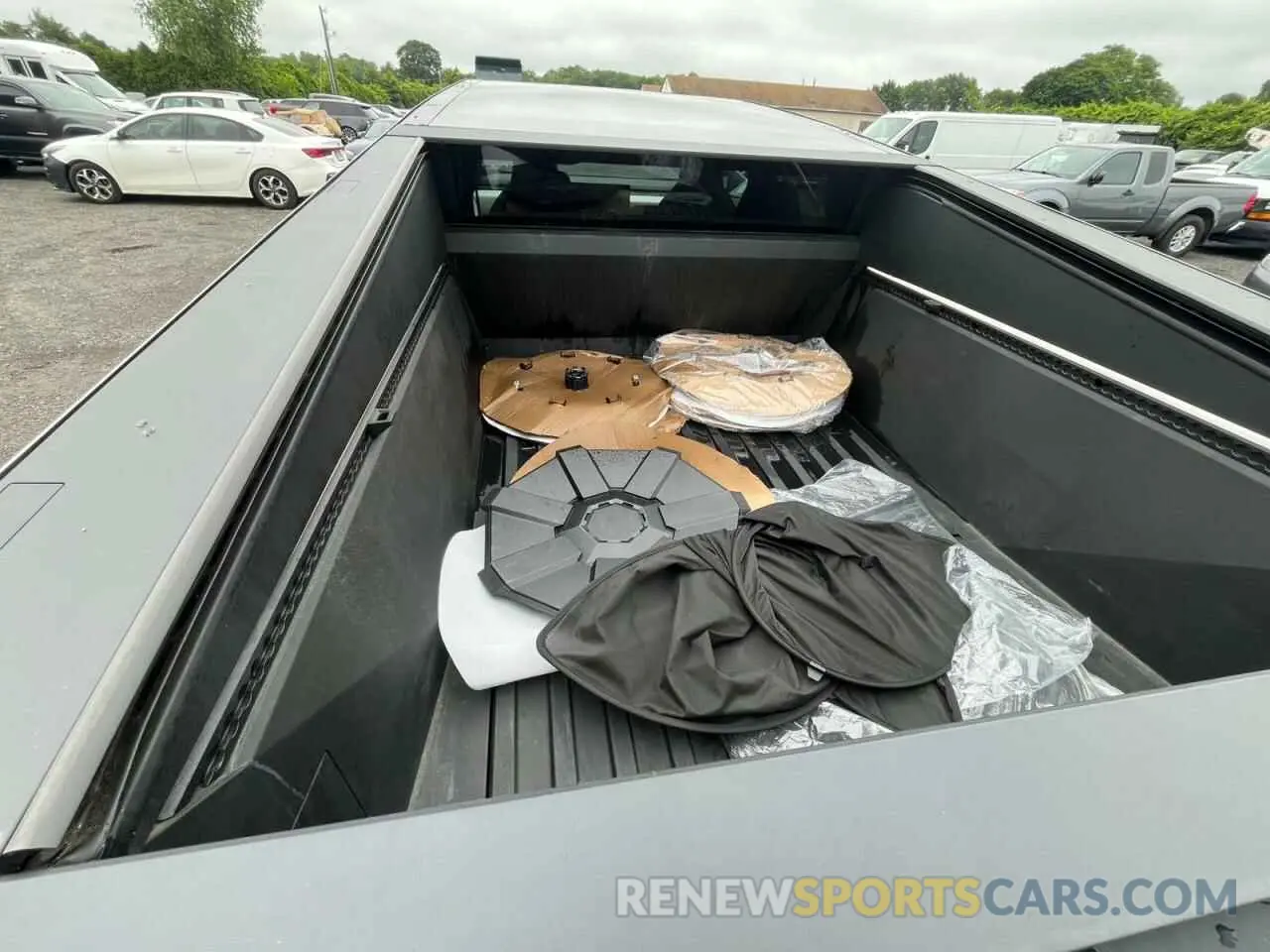 6 Photograph of a damaged car 7G2CEHED5RA016390 TESLA CYBERTRUCK 2024