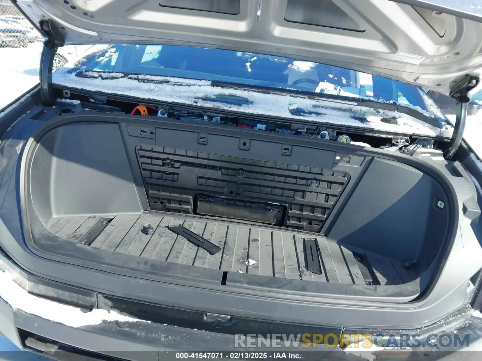10 Photograph of a damaged car 7G2CEHED5RA033304 TESLA CYBERTRUCK 2024