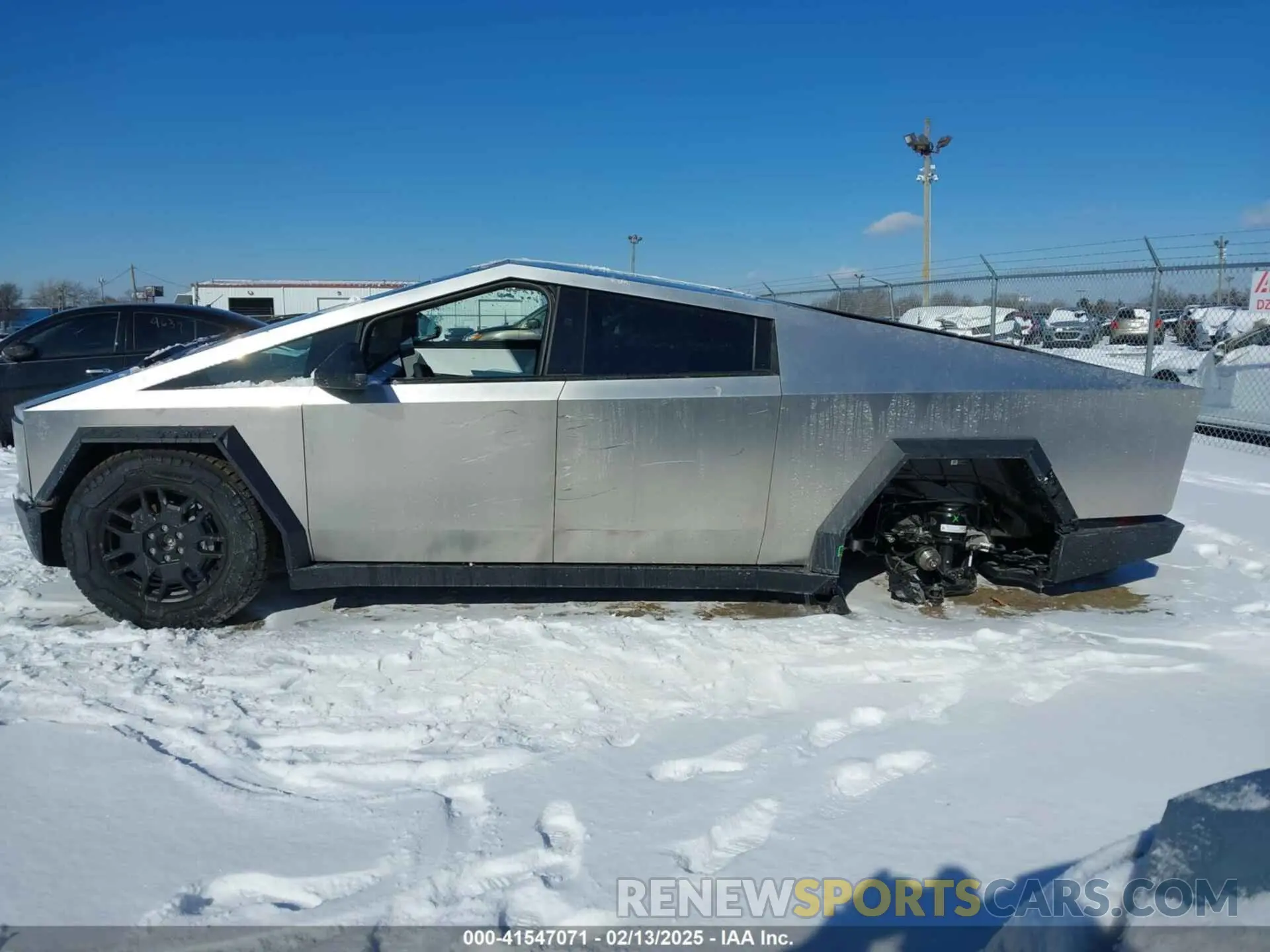 14 Photograph of a damaged car 7G2CEHED5RA033304 TESLA CYBERTRUCK 2024