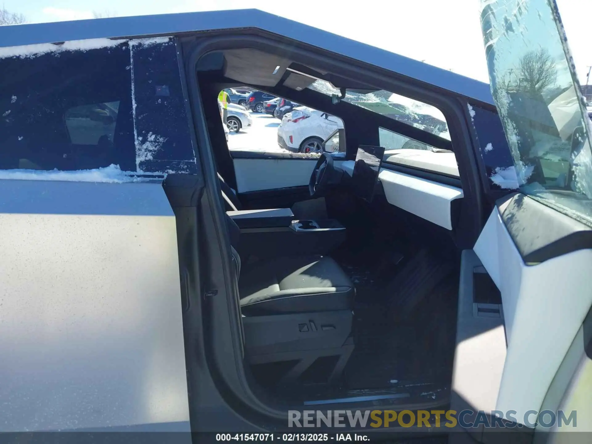 5 Photograph of a damaged car 7G2CEHED5RA033304 TESLA CYBERTRUCK 2024