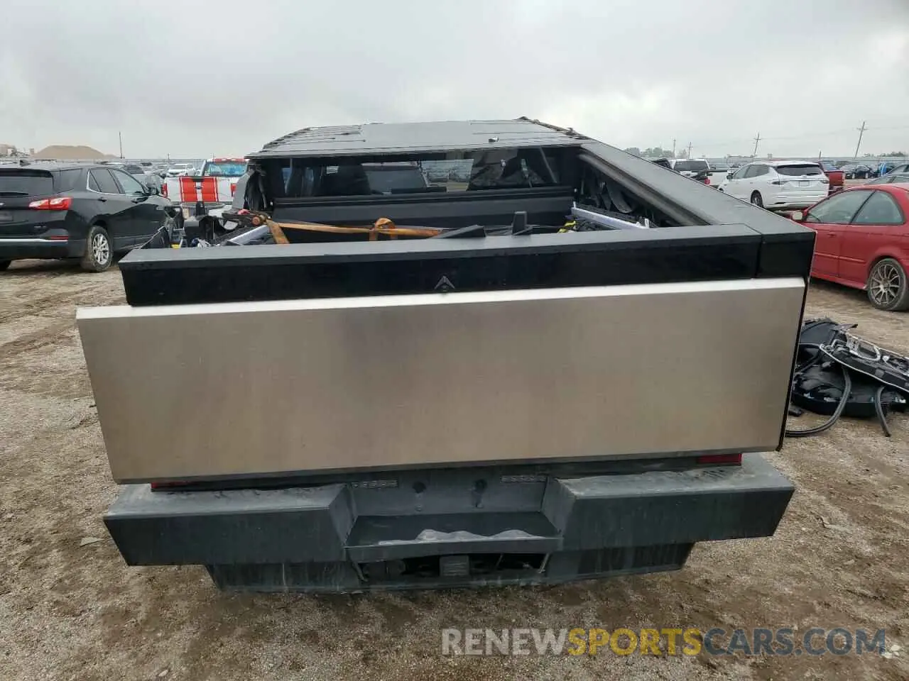 6 Photograph of a damaged car 7G2CEHED5RA050278 TESLA CYBERTRUCK 2024