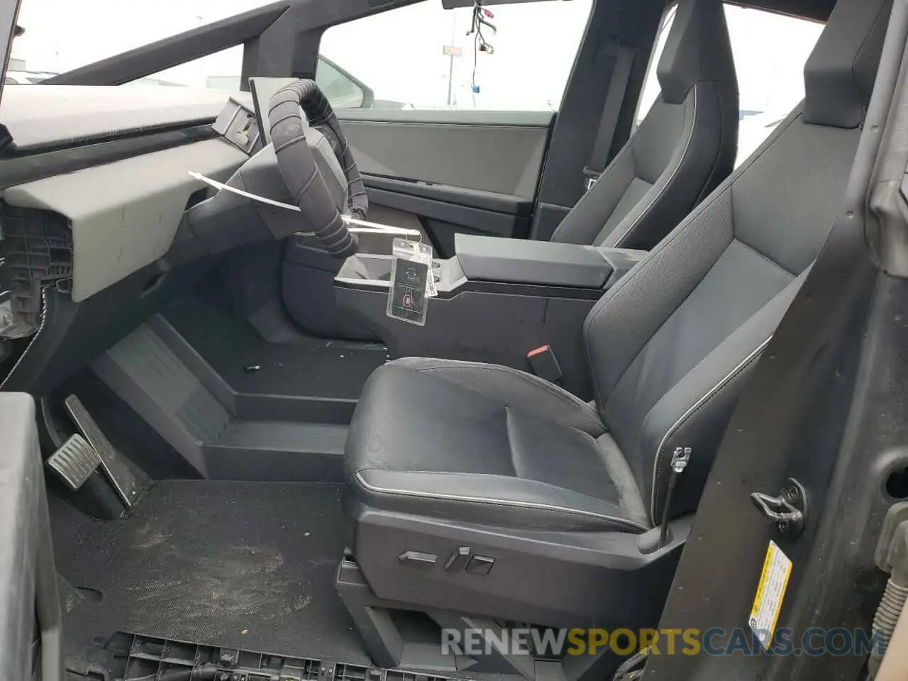 7 Photograph of a damaged car 7G2CEHED5RA050278 TESLA CYBERTRUCK 2024