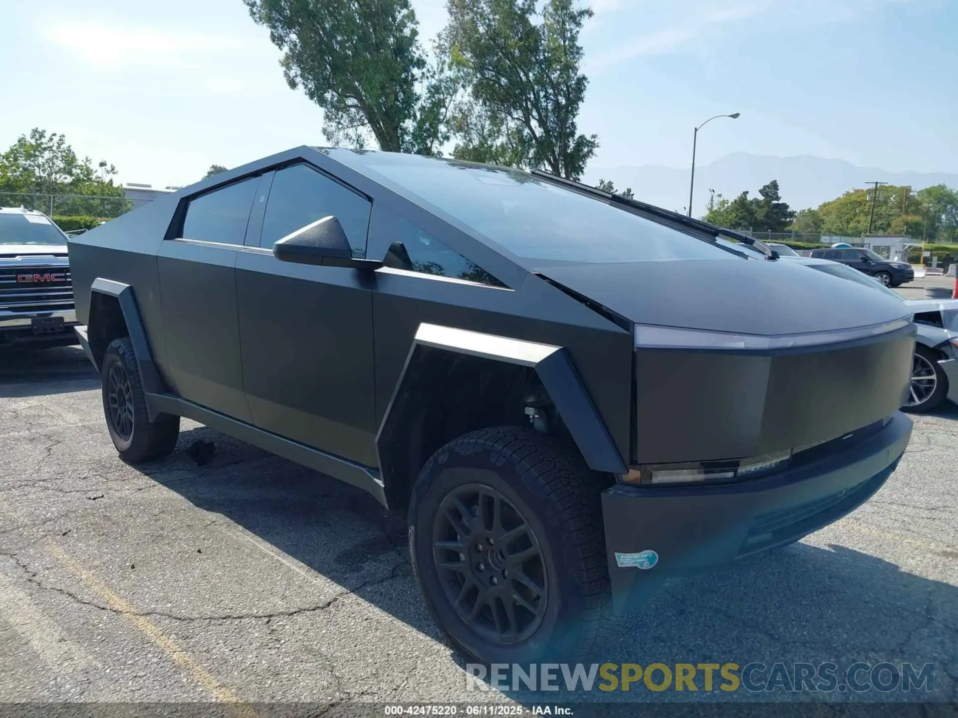 1 Photograph of a damaged car 7G2CEHED5RA053441 TESLA CYBERTRUCK 2024