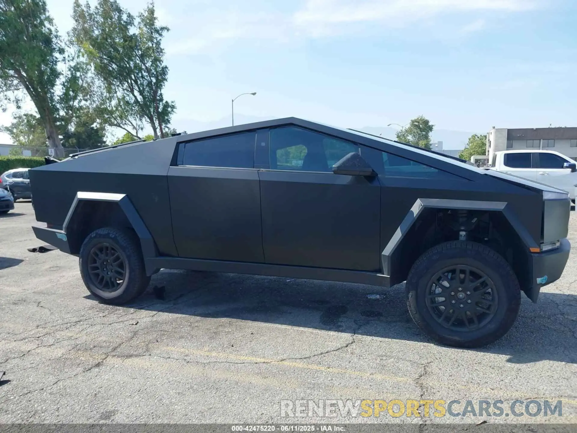 13 Photograph of a damaged car 7G2CEHED5RA053441 TESLA CYBERTRUCK 2024