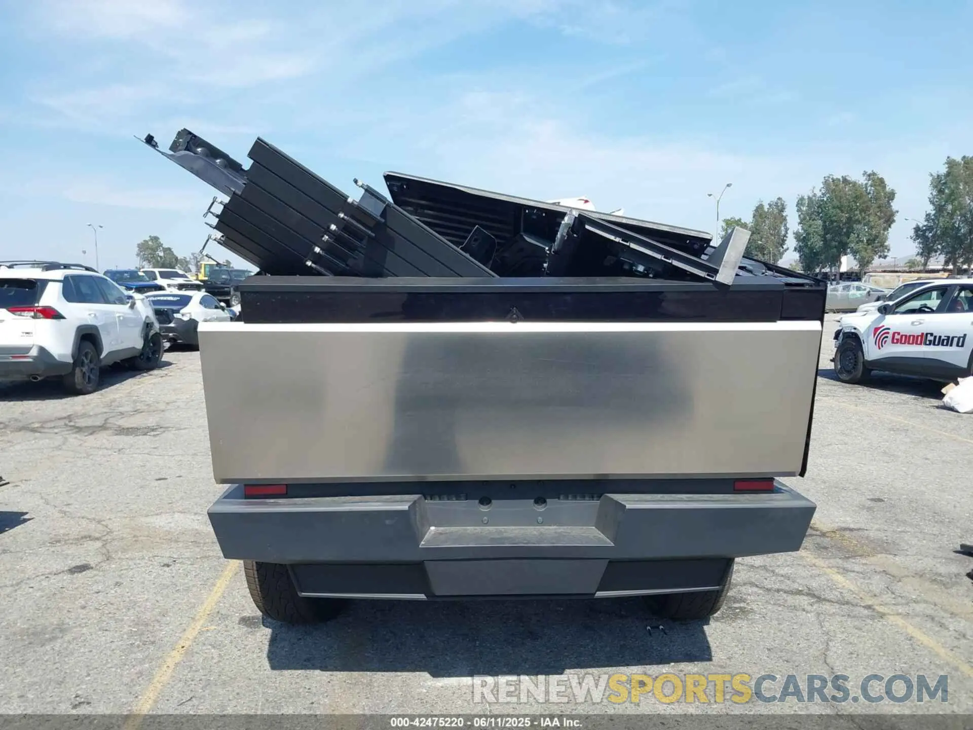 16 Photograph of a damaged car 7G2CEHED5RA053441 TESLA CYBERTRUCK 2024