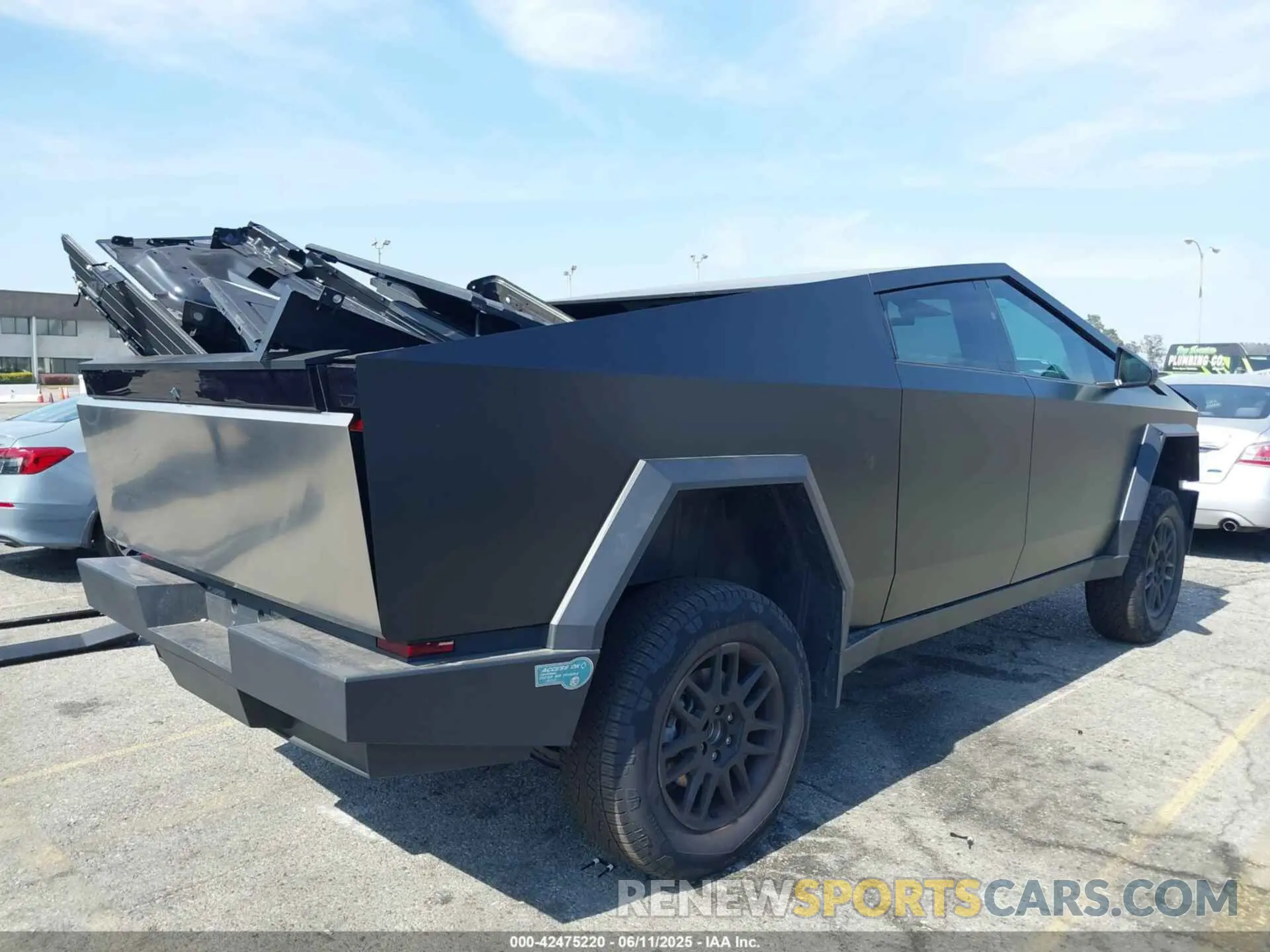 4 Photograph of a damaged car 7G2CEHED5RA053441 TESLA CYBERTRUCK 2024