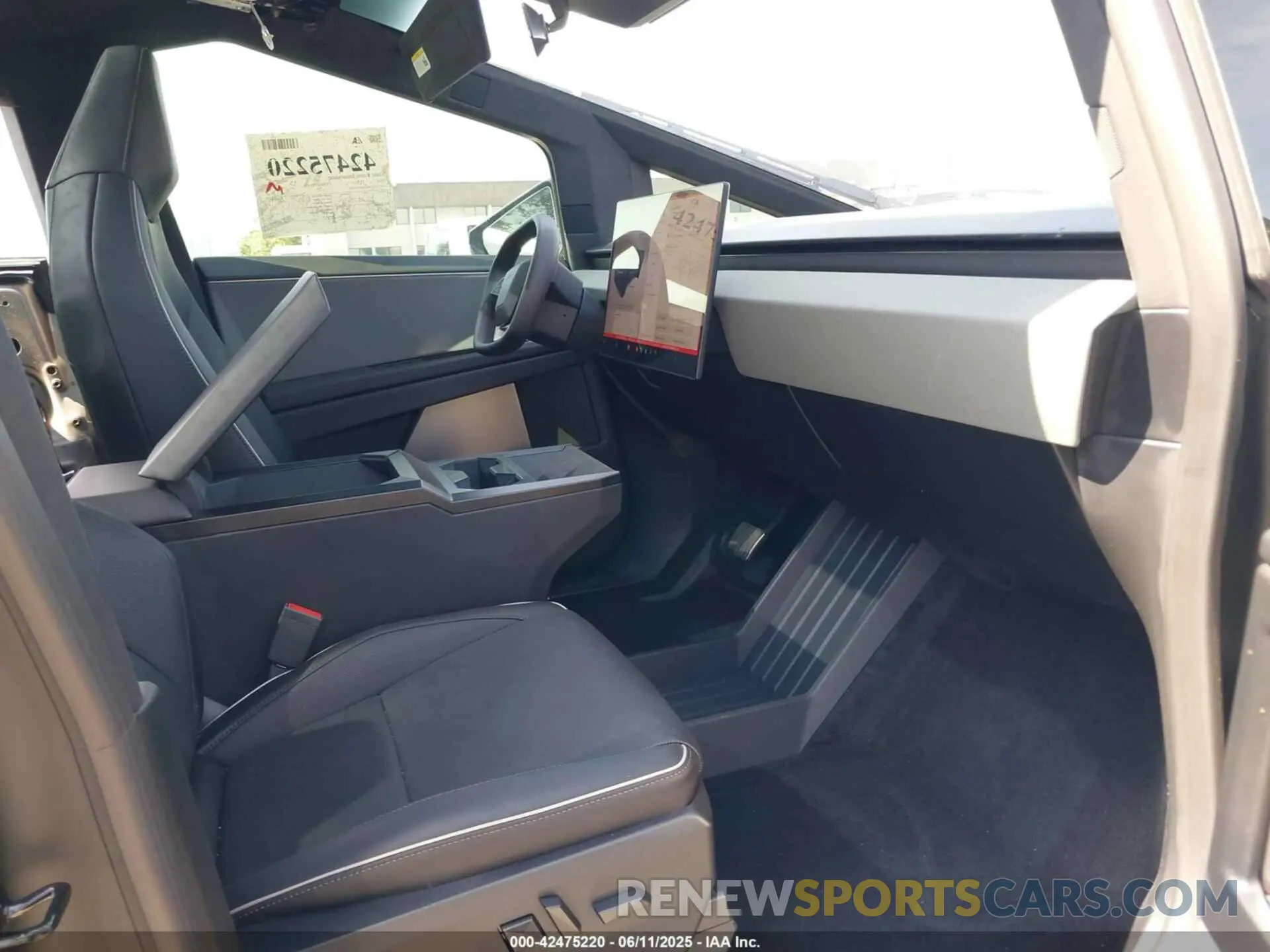 5 Photograph of a damaged car 7G2CEHED5RA053441 TESLA CYBERTRUCK 2024