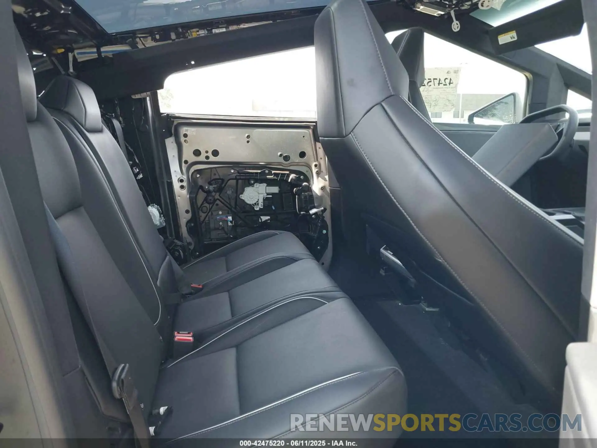 8 Photograph of a damaged car 7G2CEHED5RA053441 TESLA CYBERTRUCK 2024