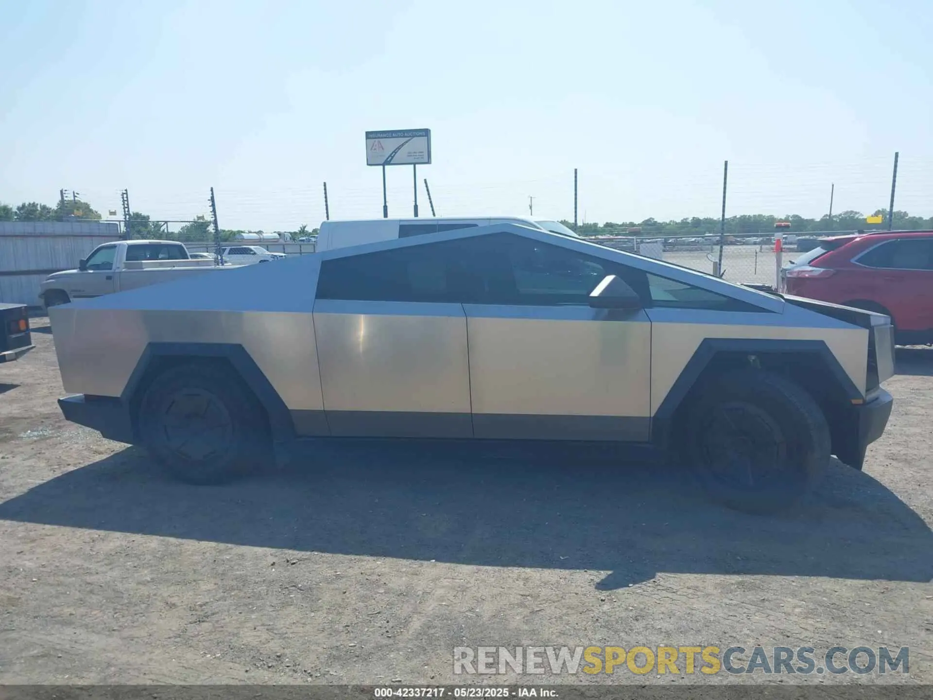 12 Photograph of a damaged car 7G2CEHED5RA053763 TESLA CYBERTRUCK 2024
