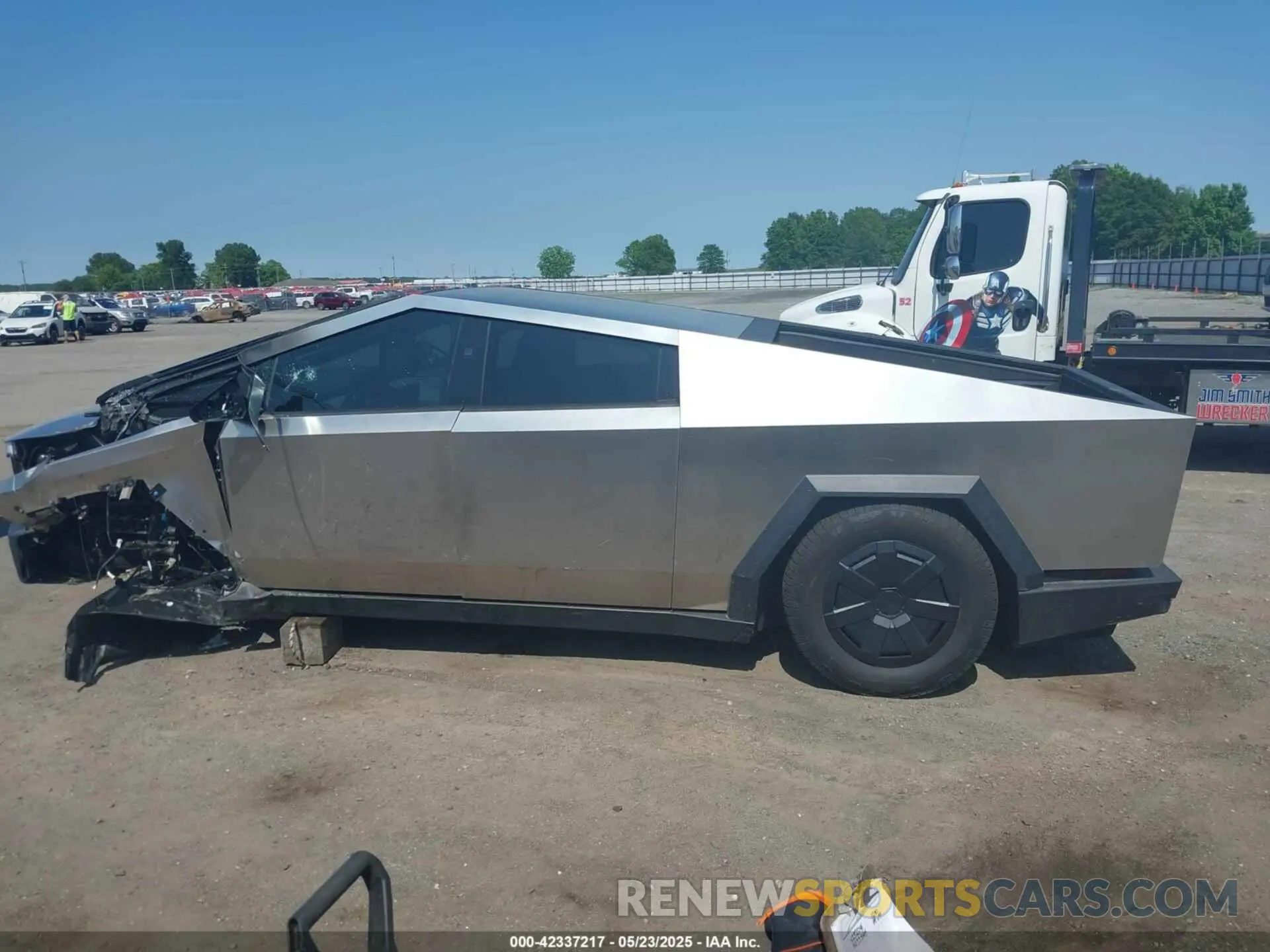 13 Photograph of a damaged car 7G2CEHED5RA053763 TESLA CYBERTRUCK 2024