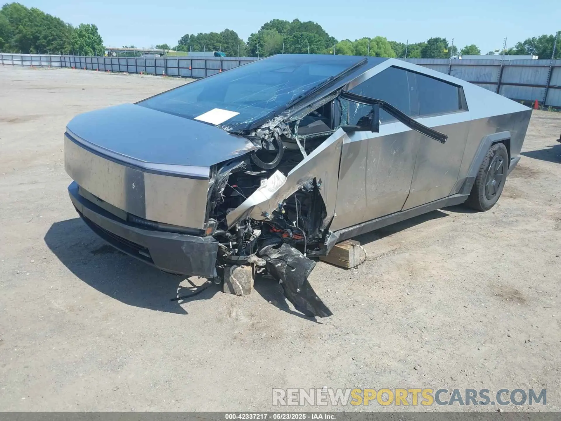 2 Photograph of a damaged car 7G2CEHED5RA053763 TESLA CYBERTRUCK 2024