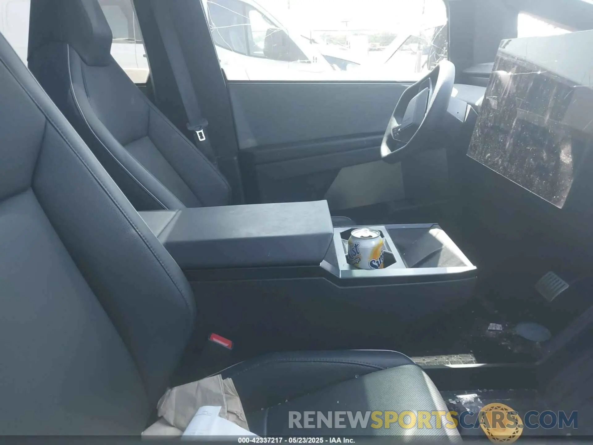 5 Photograph of a damaged car 7G2CEHED5RA053763 TESLA CYBERTRUCK 2024