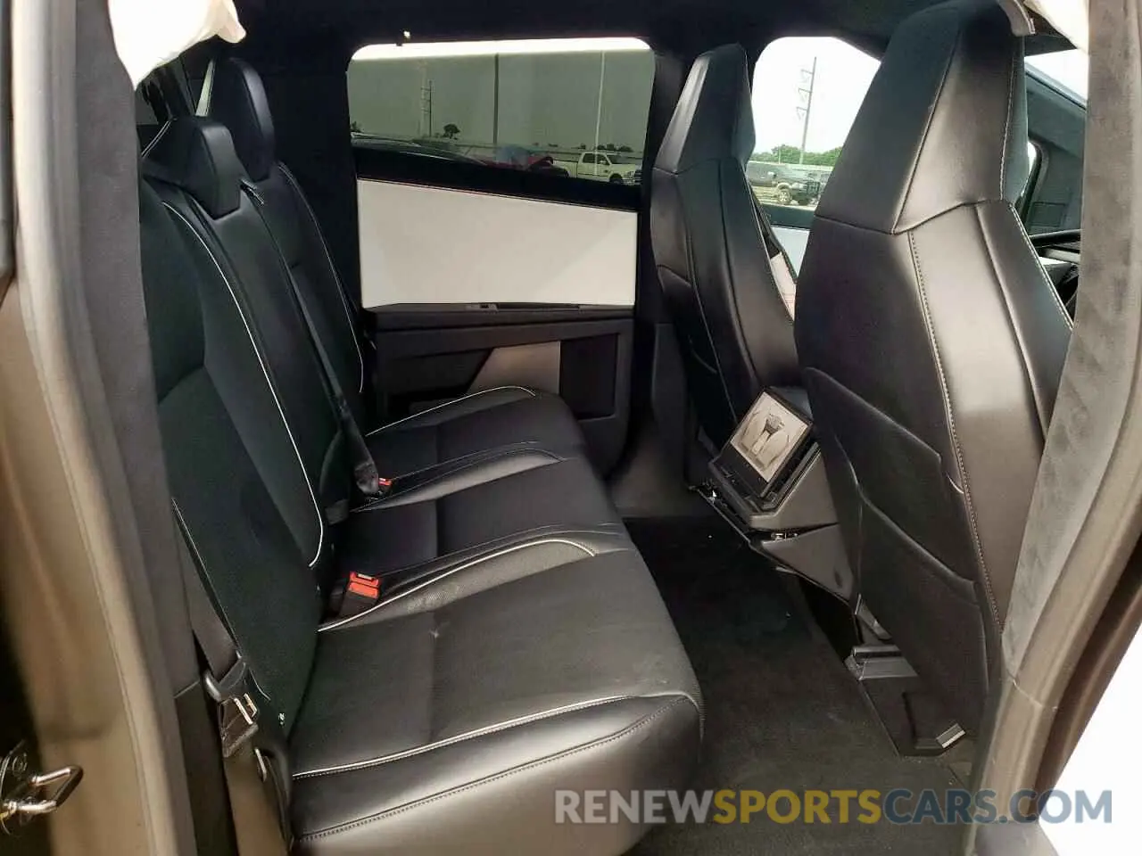 10 Photograph of a damaged car 7G2CEHED6RA001607 TESLA CYBERTRUCK 2024
