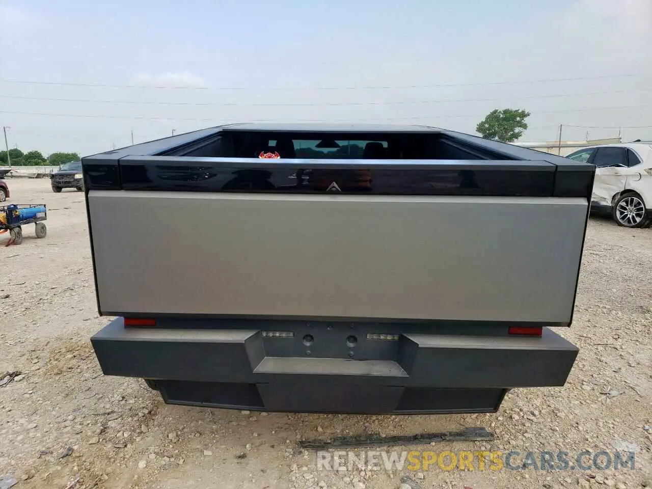 6 Photograph of a damaged car 7G2CEHED6RA001607 TESLA CYBERTRUCK 2024