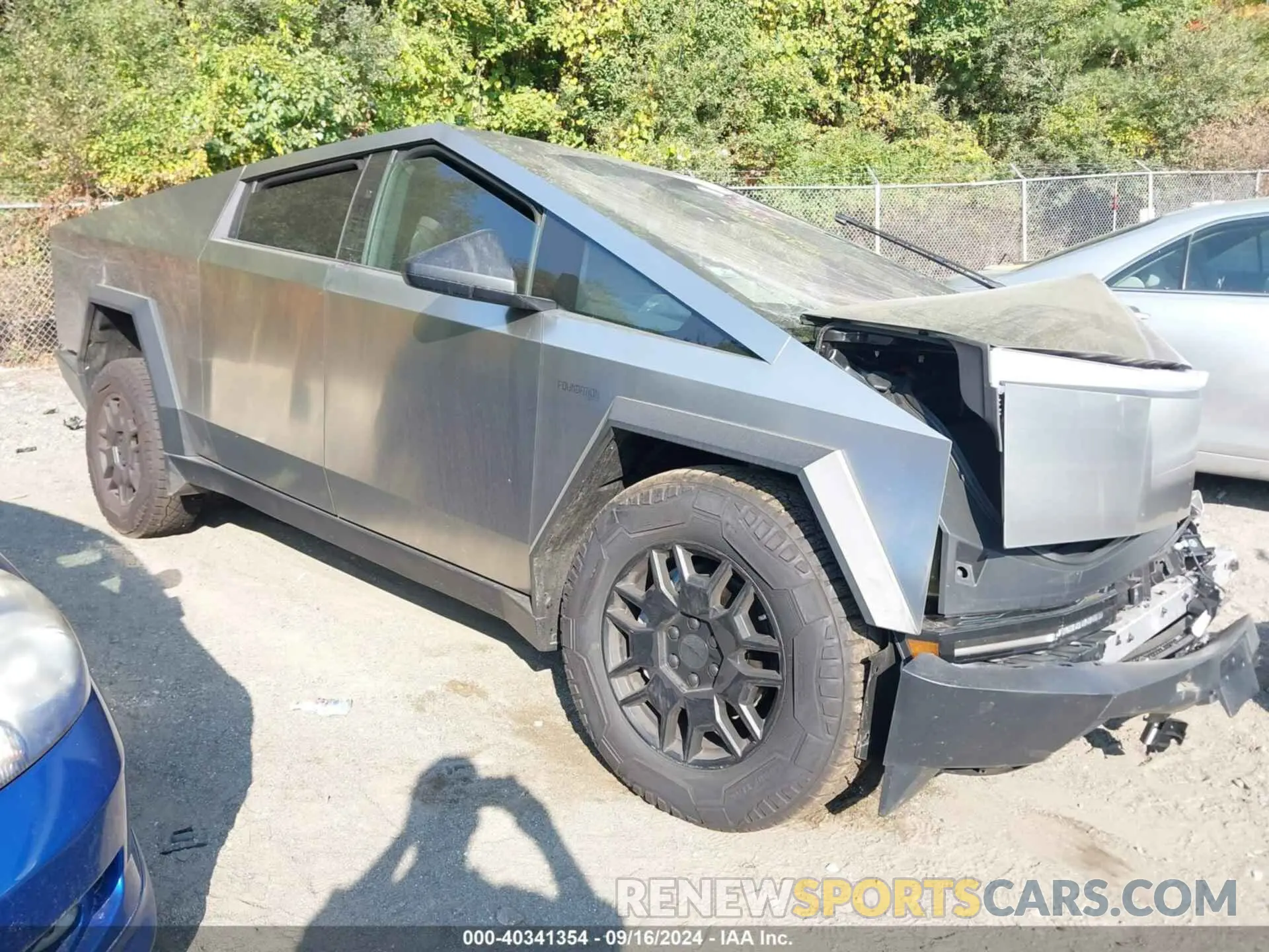 1 Photograph of a damaged car 7G2CEHED6RA005124 TESLA CYBERTRUCK 2024