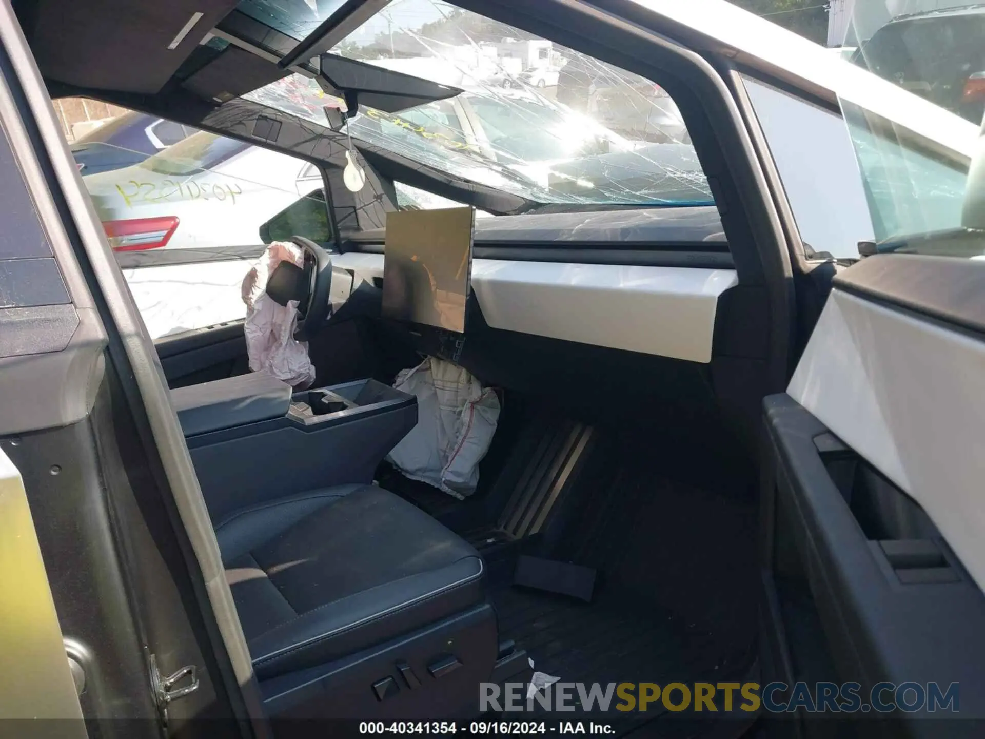 5 Photograph of a damaged car 7G2CEHED6RA005124 TESLA CYBERTRUCK 2024