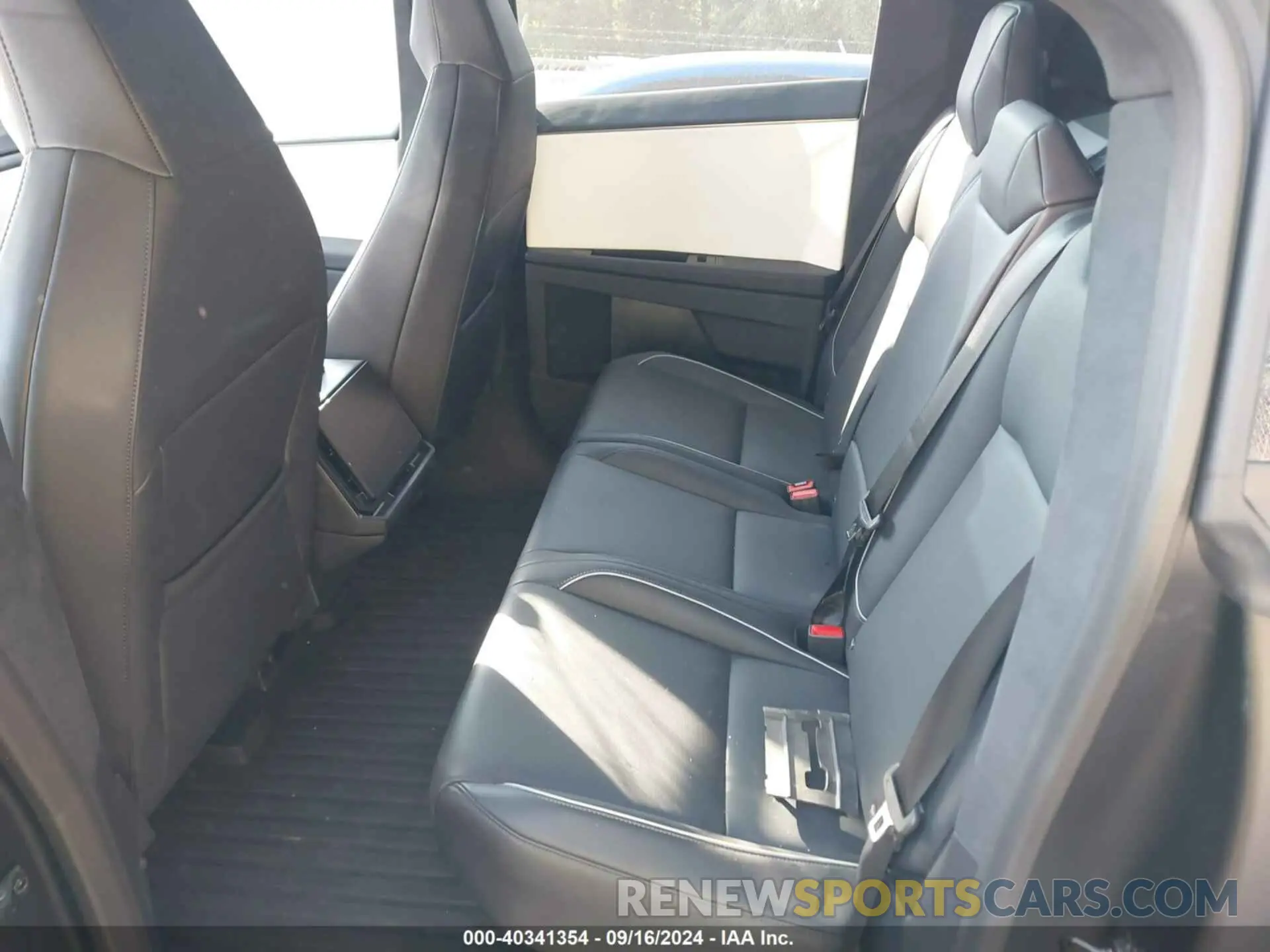 8 Photograph of a damaged car 7G2CEHED6RA005124 TESLA CYBERTRUCK 2024