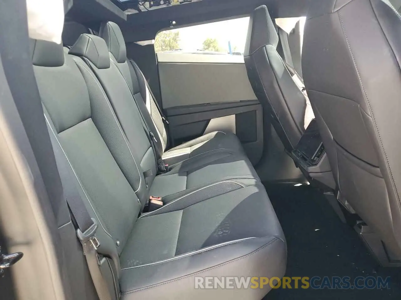 10 Photograph of a damaged car 7G2CEHED6RA037345 TESLA CYBERTRUCK 2024