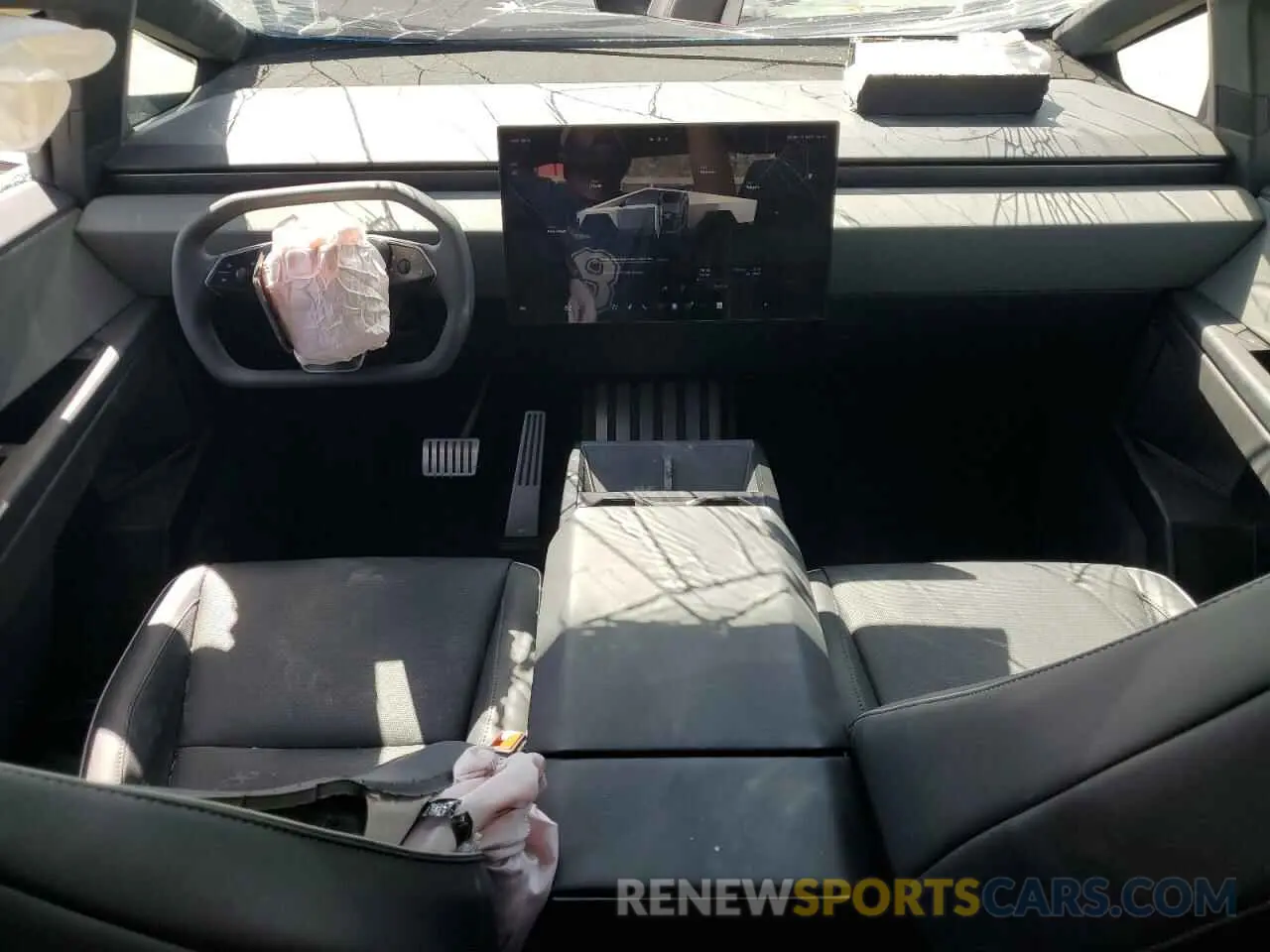 8 Photograph of a damaged car 7G2CEHED6RA037345 TESLA CYBERTRUCK 2024