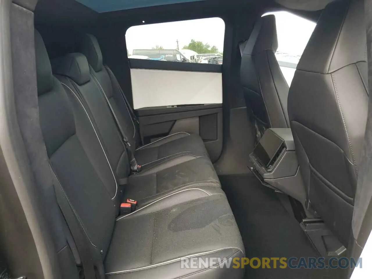 10 Photograph of a damaged car 7G2CEHED7RA020473 TESLA CYBERTRUCK 2024
