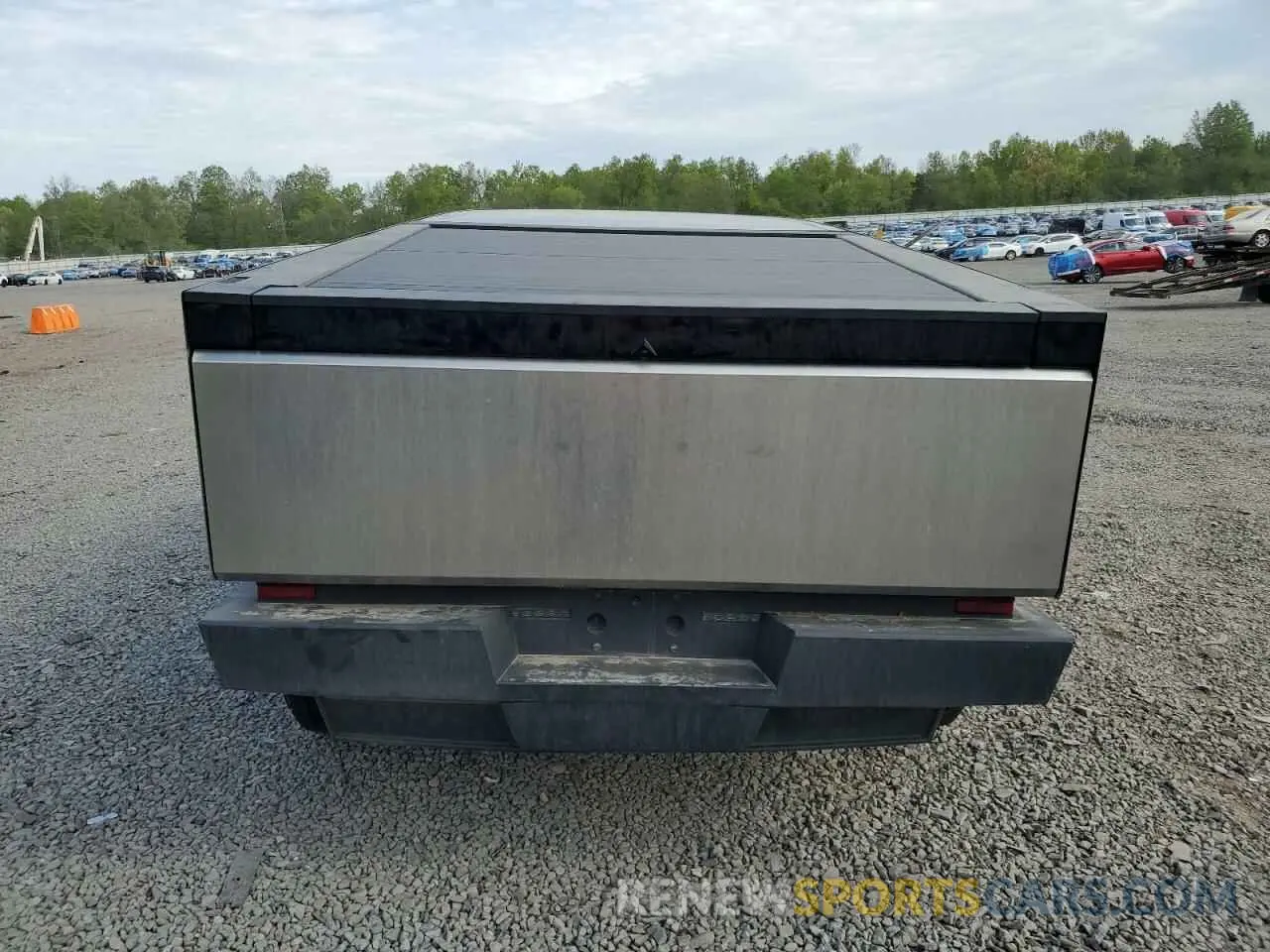 6 Photograph of a damaged car 7G2CEHED7RA020473 TESLA CYBERTRUCK 2024