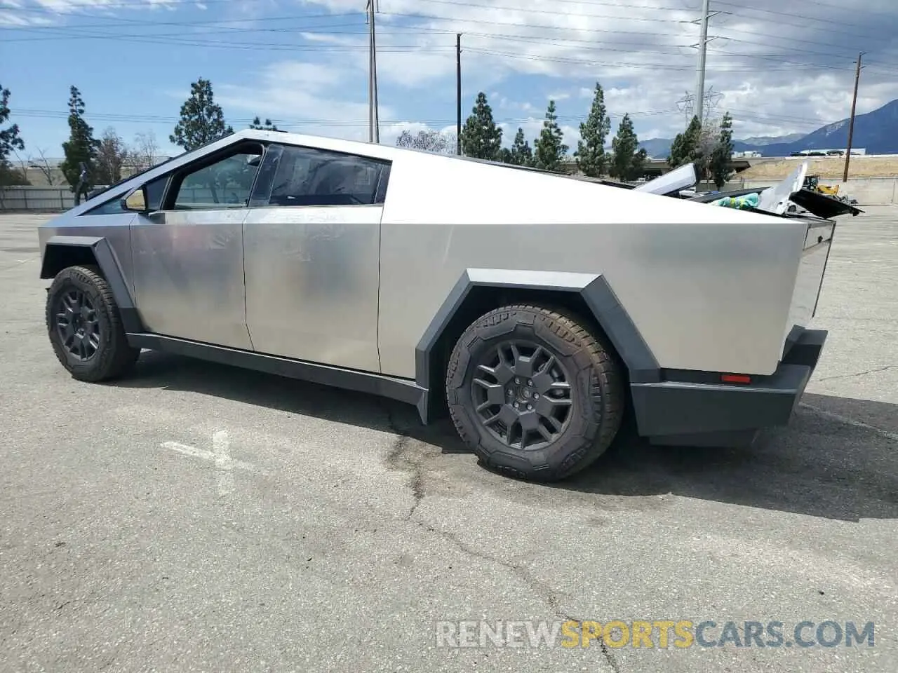 2 Photograph of a damaged car 7G2CEHED7RA035023 TESLA CYBERTRUCK 2024